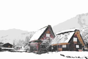 雪に包まれた白川郷の合掌造り集落、静寂な冬の風景